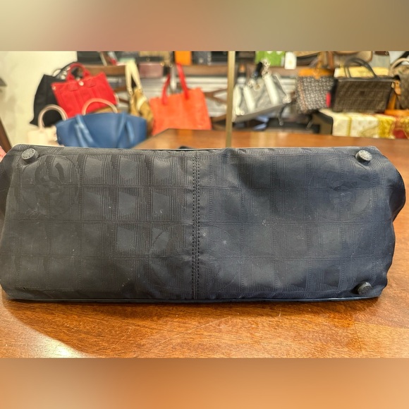 *Sold* Chanel black tote - Picture 3 of 11